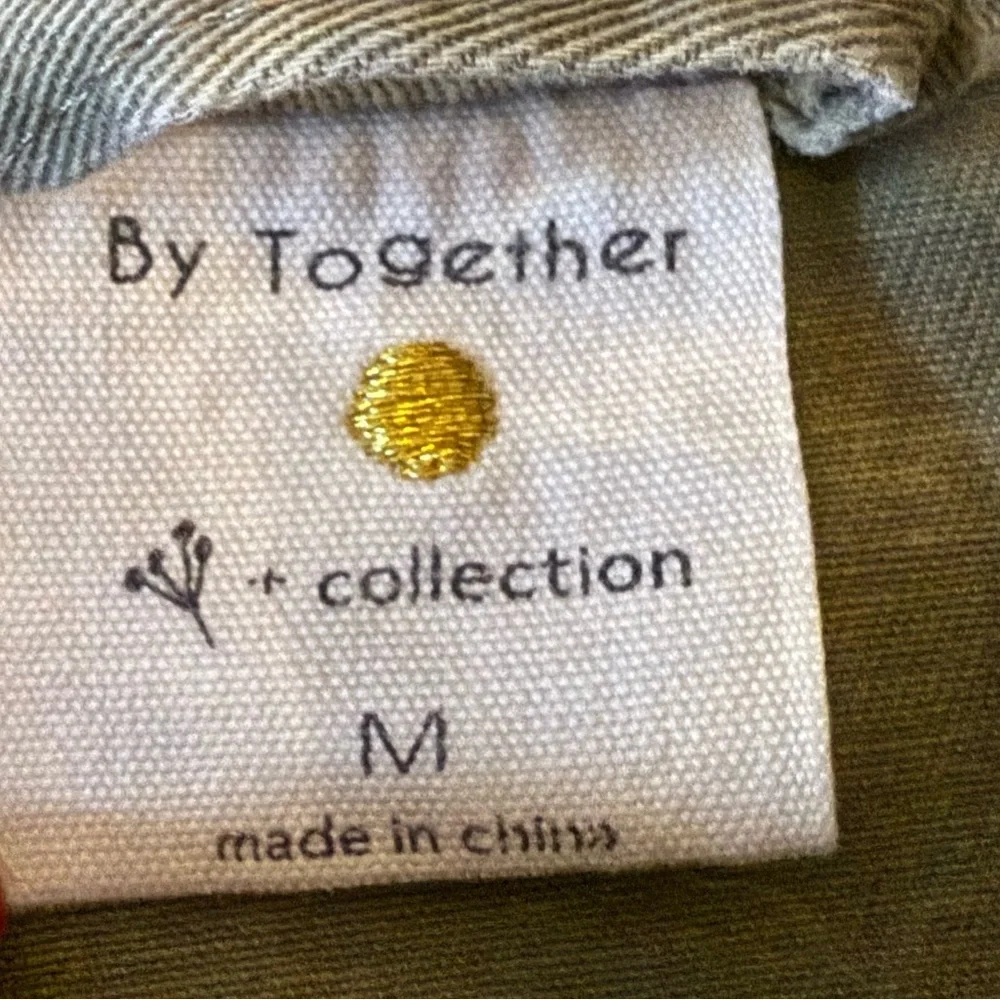 Jacket By together Army Green oversized distressed star patch raw hem Medium - Picture 5 of 6